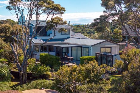 Photo of property in 35 Tawa Street, Oneroa, Waiheke Island, 1081