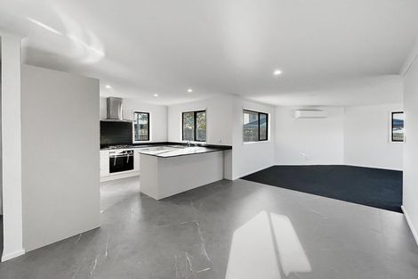 Photo of property in 11 Gibraltar Way, Fitzherbert, Palmerston North, 4410