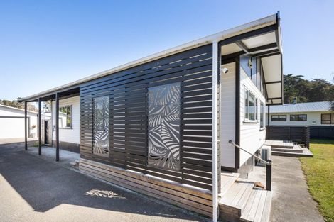 Photo of property in 8 Cousins Avenue East, Foxton Beach, Foxton, 4815