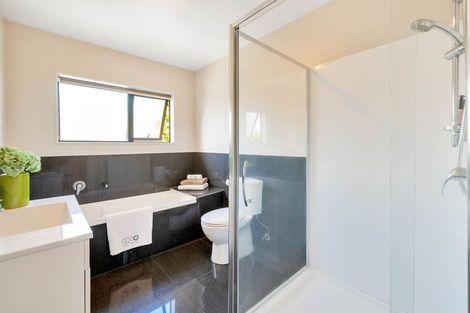 Photo of property in 70d Glengarry Road, Glen Eden, Auckland, 0602