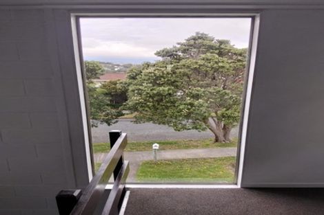 Photo of property in 112 Akaroa Drive, Maupuia, Wellington, 6022