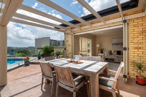 Photo of property in 15 Rangi Avenue, Schnapper Rock, Auckland, 0632