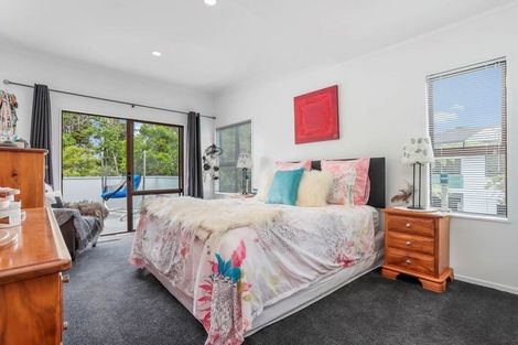 Photo of property in 43 Vintage Drive, Henderson, Auckland, 0612
