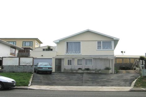 Photo of property in 52 Stewart Drive, Newlands, Wellington, 6037