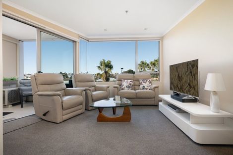 Photo of property in Algarve Apartments, 305/332 Maunganui Road, Mount Maunganui, 3116