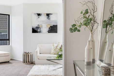 Photo of property in 32 Ambleside Drive, Northpark, Auckland, 2013