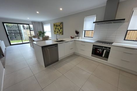 Photo of property in 19 Richard Petterd Way, Swanson, Auckland, 0614