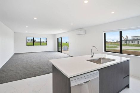 Photo of property in 3 Korowhiti Road, Clarks Beach, 2122