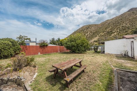 Photo of property in 103 Bledisloe Street, Kurow, 9435