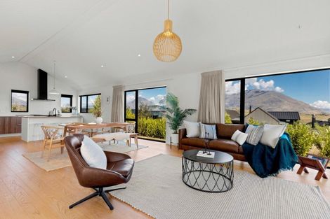 Photo of property in 2 Wanderer Lane, Jacks Point, Queenstown, 9371