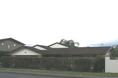 Photo of property in 24 Luckens Road, West Harbour, Auckland, 0618