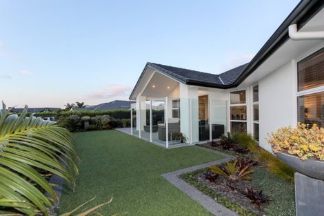 Photo of property in 1 Oakmont Crescent, Waiwhakaiho, New Plymouth, 4312