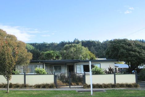 Photo of property in 6 Field Street, Silverstream, Upper Hutt, 5019