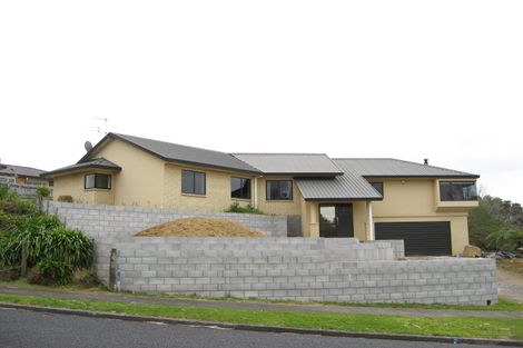Photo of property in 25 Riversdale Drive, Merrilands, New Plymouth, 4312