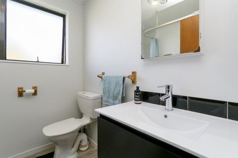 Photo of property in 9 Gladstone Grove, Richmond Heights, Taupo, 3330