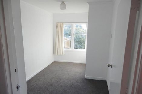 Photo of property in 2/537 Glenfield Road, Glenfield, Auckland, 0629