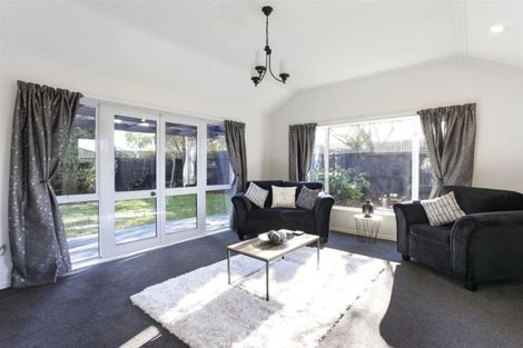 Photo of property in 33 Kirsten Place, Parklands, Christchurch, 8083