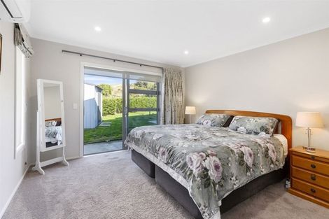 Photo of property in 14a Banks Boulevard, Whitby, Porirua, 5024