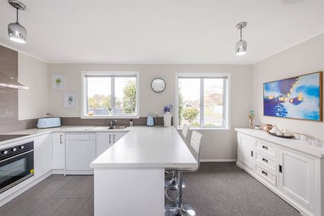 Photo of property in 10 Peters Avenue, Cloverlea, Palmerston North, 4412