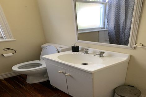 Photo of property in 25 Sutherland Crescent, Melrose, Wellington, 6023