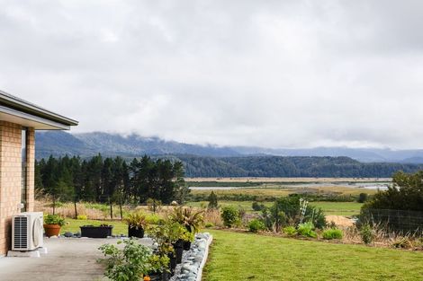 Photo of property in 8 Pukaki Avenue, Ngahere, 7872