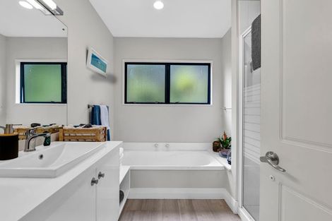 Photo of property in 117 Mangorei Road, Merrilands, New Plymouth, 4312