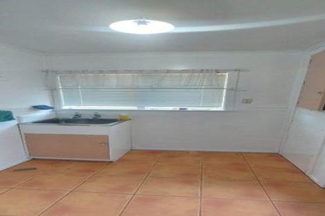 Photo of property in 30 La Rosa Street, Green Bay, Auckland, 0604