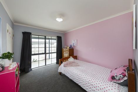 Photo of property in 23 Charles Cross Street, Longburn, Palmerston North, 4412