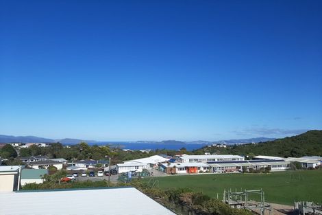 Photo of property in 2/112 Dowse Drive, Maungaraki, Lower Hutt, 5010