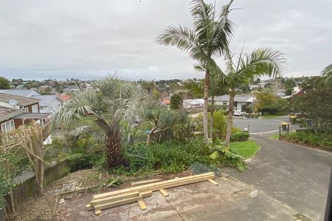 Photo of property in 15 Atlantis Place, Totara Vale, Auckland, 0629