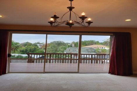 Photo of property in 701a Beach Road, Rothesay Bay, Auckland, 0630