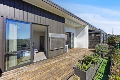 Photo of property in 25 Tuuhura Road, Pukekohe, 2120