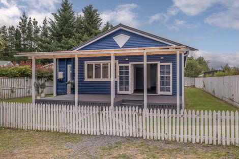 Photo of property in 3 Queen Street, Coalgate, 7673