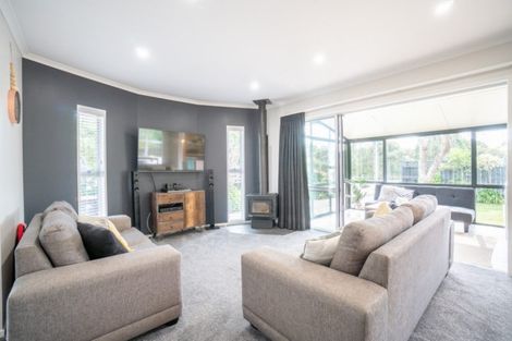Photo of property in 28 Summerhill Drive, Fitzherbert, Palmerston North, 4410