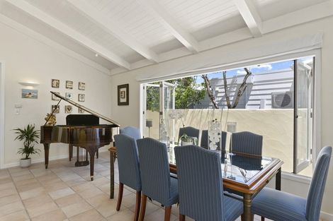 Photo of property in 9a Holiday Road, Milford, Auckland, 0620