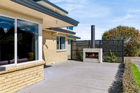 Photo of property in 6 Edna Wills Place, Hawera, 4610