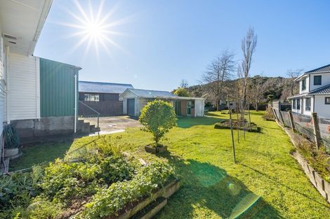 Photo of property in 23 Pinehaven Road, Pinehaven, Upper Hutt, 5019