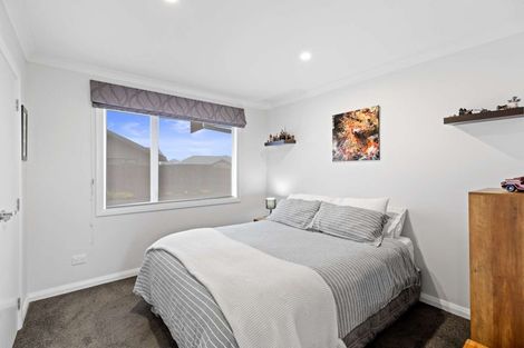 Photo of property in 69 Johnstone Drive, Fitzherbert, Palmerston North, 4410