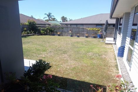 Photo of property in 21 Makura Drive, Papamoa Beach, Papamoa, 3118