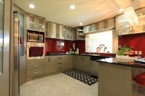 Photo of property in 12 De Havilland Drive, Goodwood Heights, Auckland, 2105