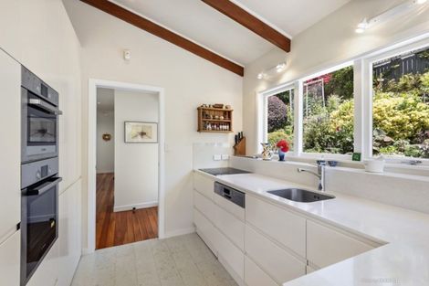 Photo of property in 4 Fortification Road, Karaka Bays, Wellington, 6022