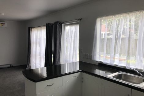 Photo of property in 2/388 Te Atatu Road, Te Atatu Peninsula, Auckland, 0610