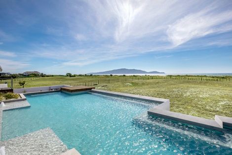 Photo of property in 87 Rutherford Drive, Waikanae Beach, Waikanae, 5036