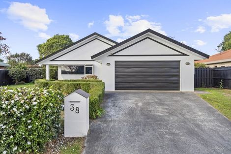 Photo of property in 38 Bouverie Crescent, Flagstaff, Hamilton, 3210