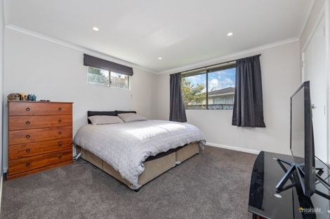 Photo of property in 18 Omaha Grove, Totara Park, Upper Hutt, 5018