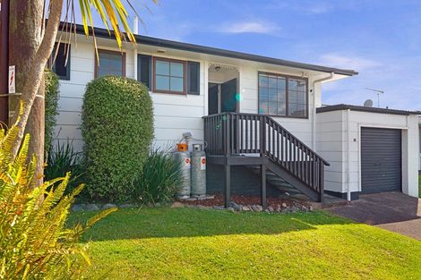 Photo of property in 15 Denarius Lane, Glendene, Auckland, 0602