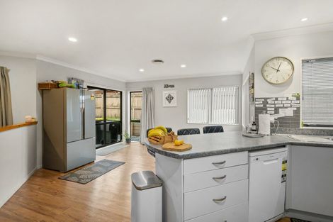 Photo of property in 21 Heaphy Place, Pukehangi, Rotorua, 3015