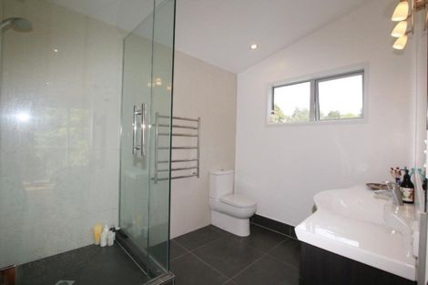 Photo of property in 23b West Lynn Road, Titirangi, Auckland, 0604