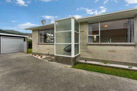 Photo of property in 256b Wellington Road, Wainuiomata, Lower Hutt, 5014