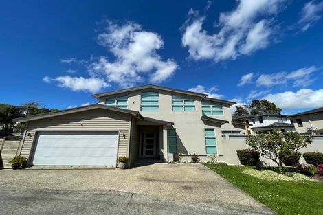 Photo of property in 8 Mana Lane, Pinehill, Auckland, 0632